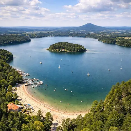 Machovo Jezero, U Zelene Zaby אתר קמפינג דוקסי